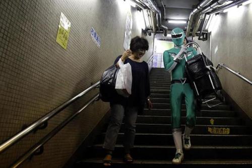power-Ranger-verde-metro-Tokio