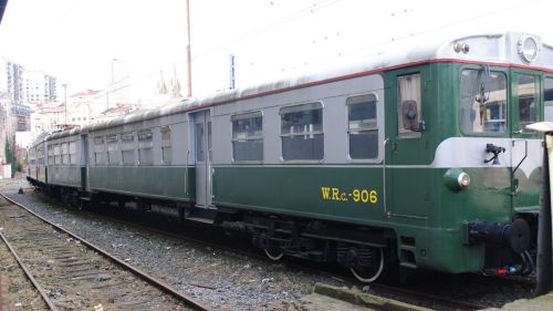 Desvalijan dos trenes históricos en Abando y peligra la unidad eléctrica de Amigos del Ferrocarril Unidad-electrica-906-aafb-abando