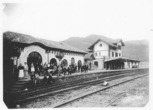 Mieres-estacion-tren-vasco-asturiano
